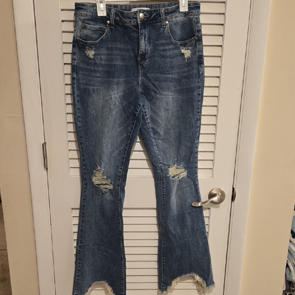 NWOT ARULA Vintage Blue Distressed Raw Hem Flare Jeans - Picture 1 of 3